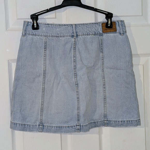 American Eagle Light Wash Denim Mini Skirt Size 6 High Waisted  Pockets - Picture 4 of 7